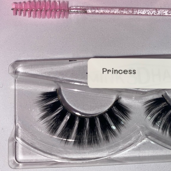 Mink Lashes - Picture 2 of 7